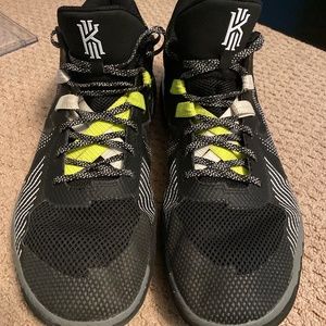Nike men’s Kyrie flytrap